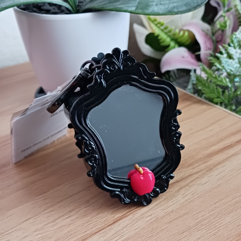 Disney Villains Snow White Evil Queen Black Decorative Mirror Keychain